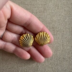 Vintage gold seashell earrings